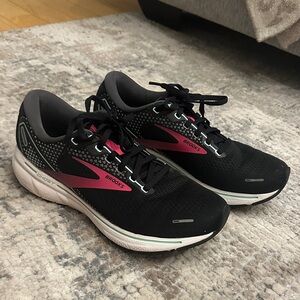 Brooks Women's Ghost 14 Black and Pink Running Shoes size 10